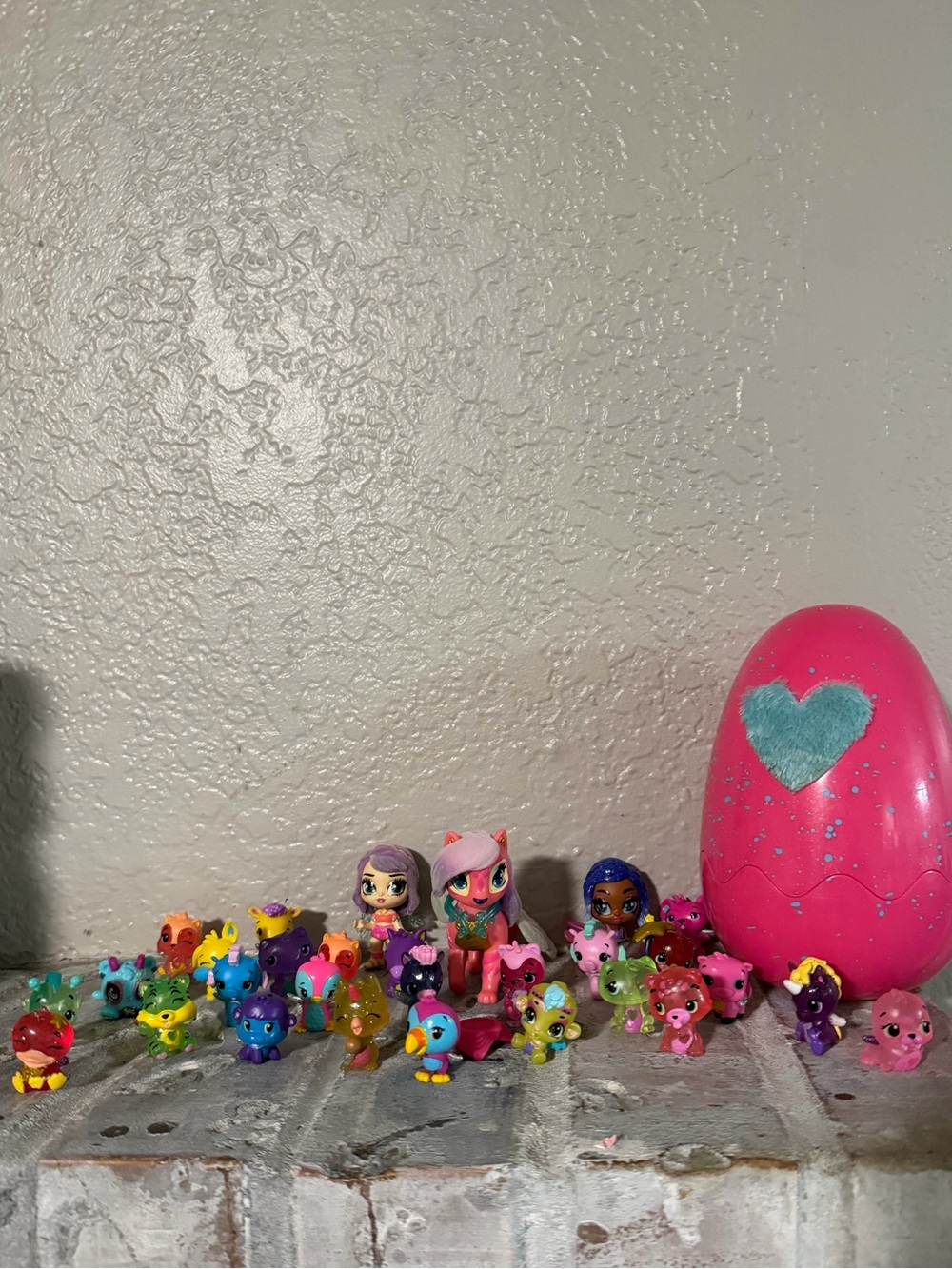 Hatchimals set for almost 30 mini toys and a big egg for storing